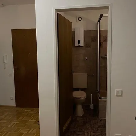 Naeher Messe Und Flughafen * דיסלדורף